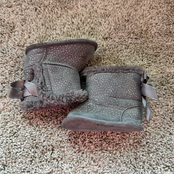 Baby girl boots faux fur lined booties with Bow gay polka dot sparkle size 2 - Picture 3 of 10